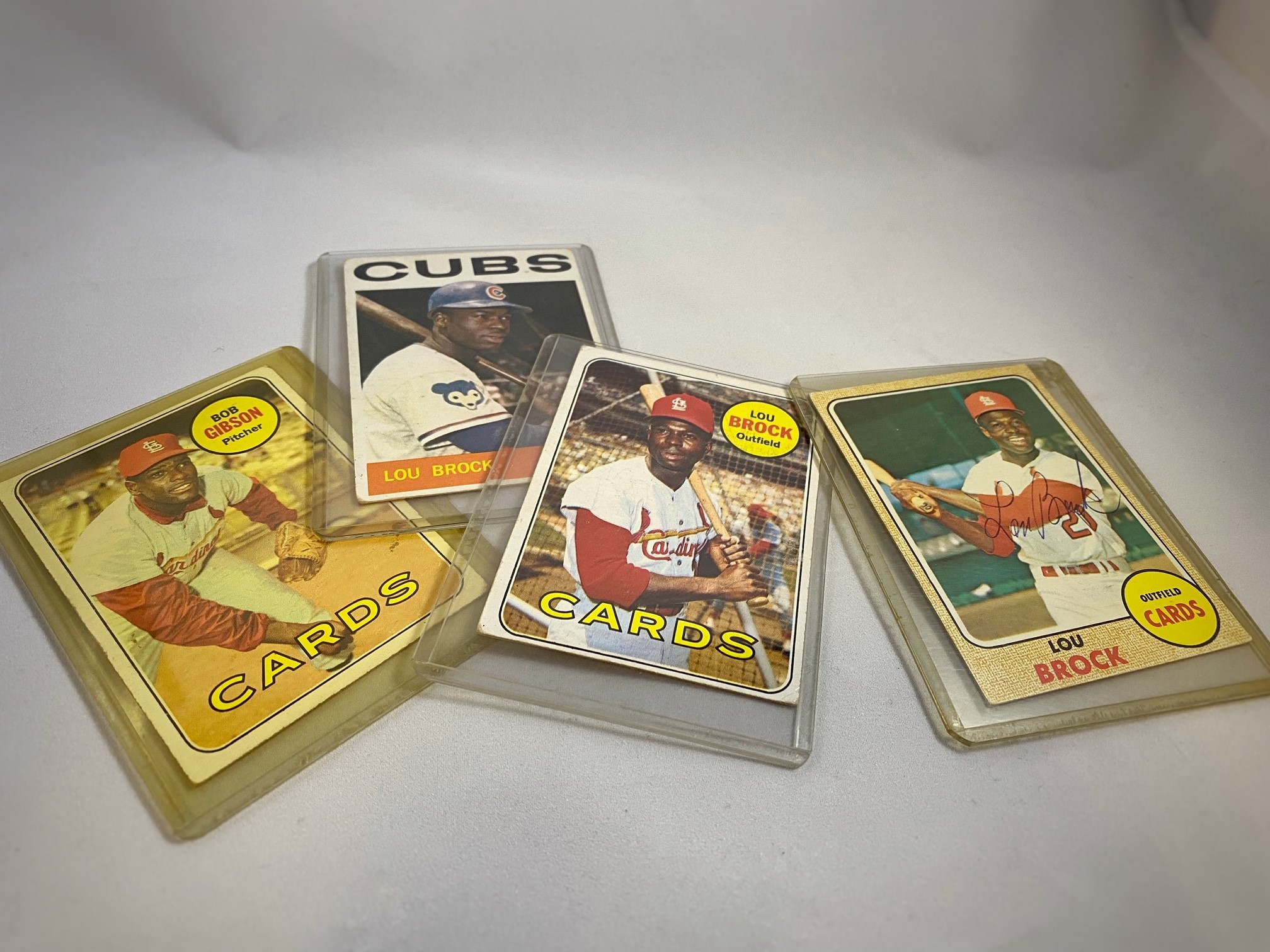 Lot 555: Baseball Cards: Lou Brock (Cardinals) (one signed), Lou Brock (Cubs), Bob Gibson